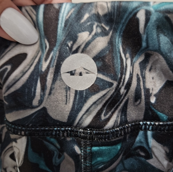 Avia Shorts Sz. M like New. - Picture 5 of 8